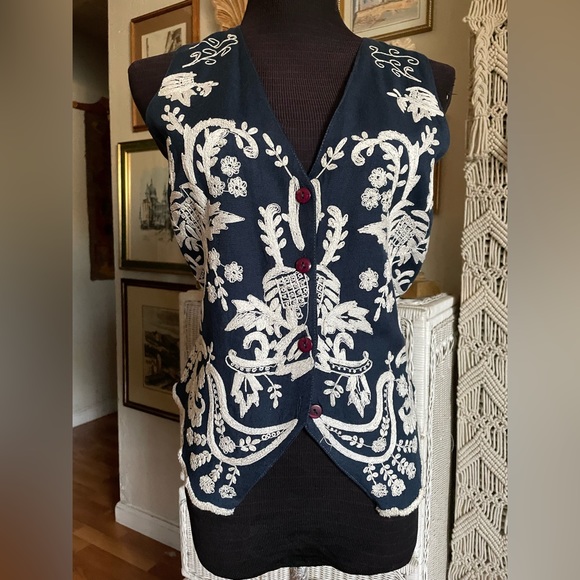 Urban  embroidered vest - Picture 1 of 6